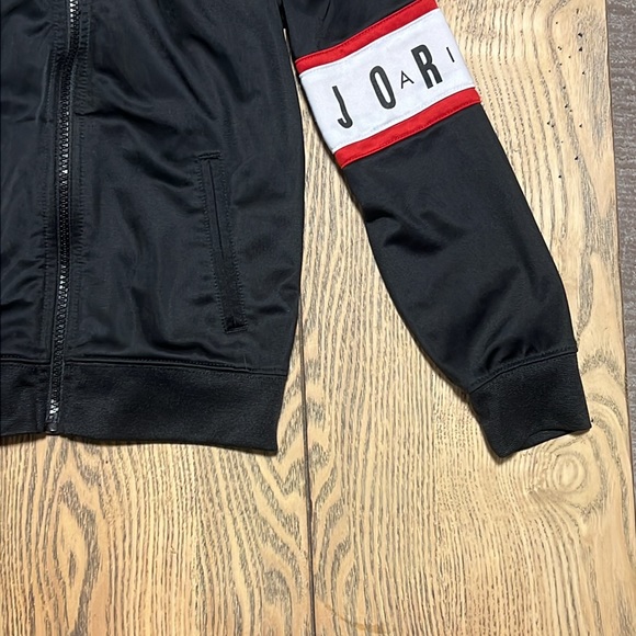 Jordan Zip Up Sweater - Size Boys Large (6-7 yrs) - Picture 5 of 8